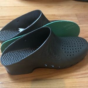 Calzuro clogs brand new